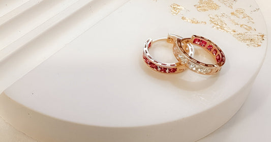 What Are Huggie Earrings? The Minimalist Trend You’ll Love