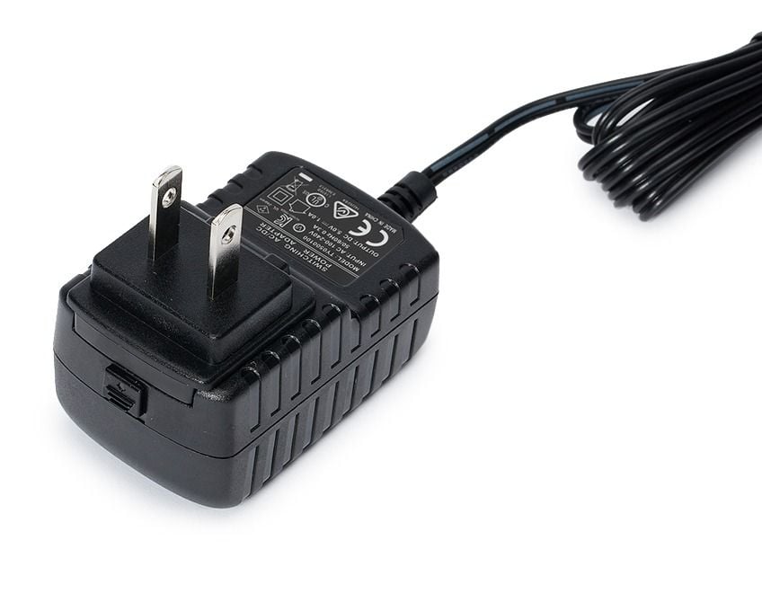 Wolf Universal plug adapter 5.0 v  - Black 455401