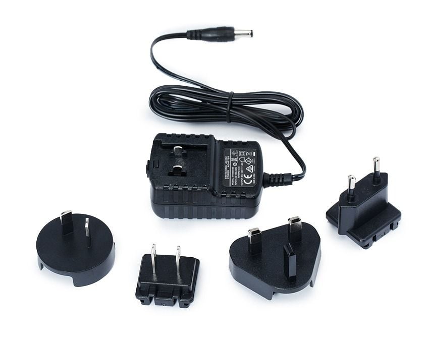 Wolf Universal plug adapter 5.0 v  - Black 455401