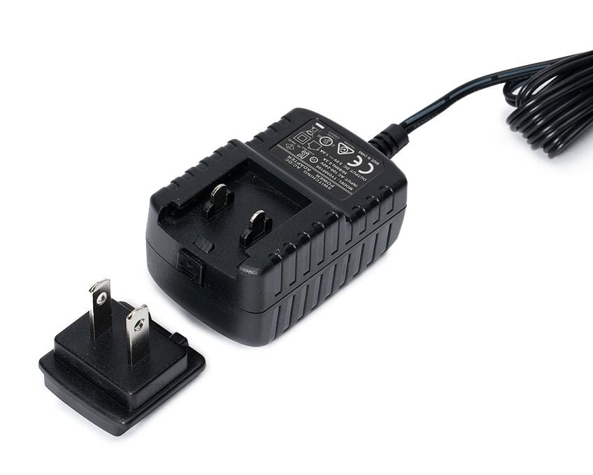 Wolf Universal plug adapter 5.0 v  - Black 455401